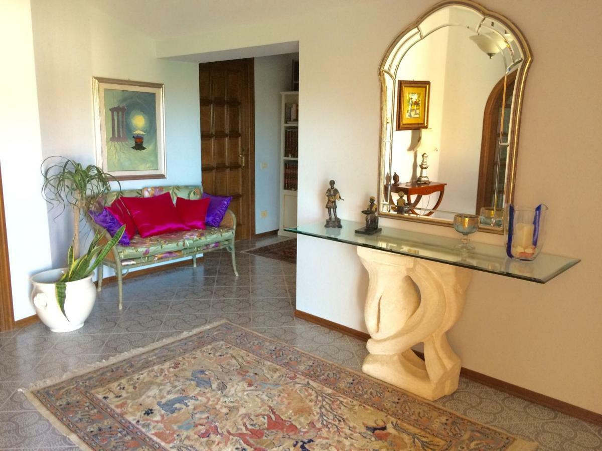 Tony Home Olbia Luaran gambar