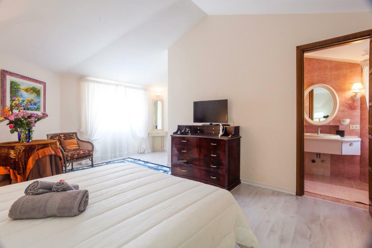 Tony Home Olbia Luaran gambar