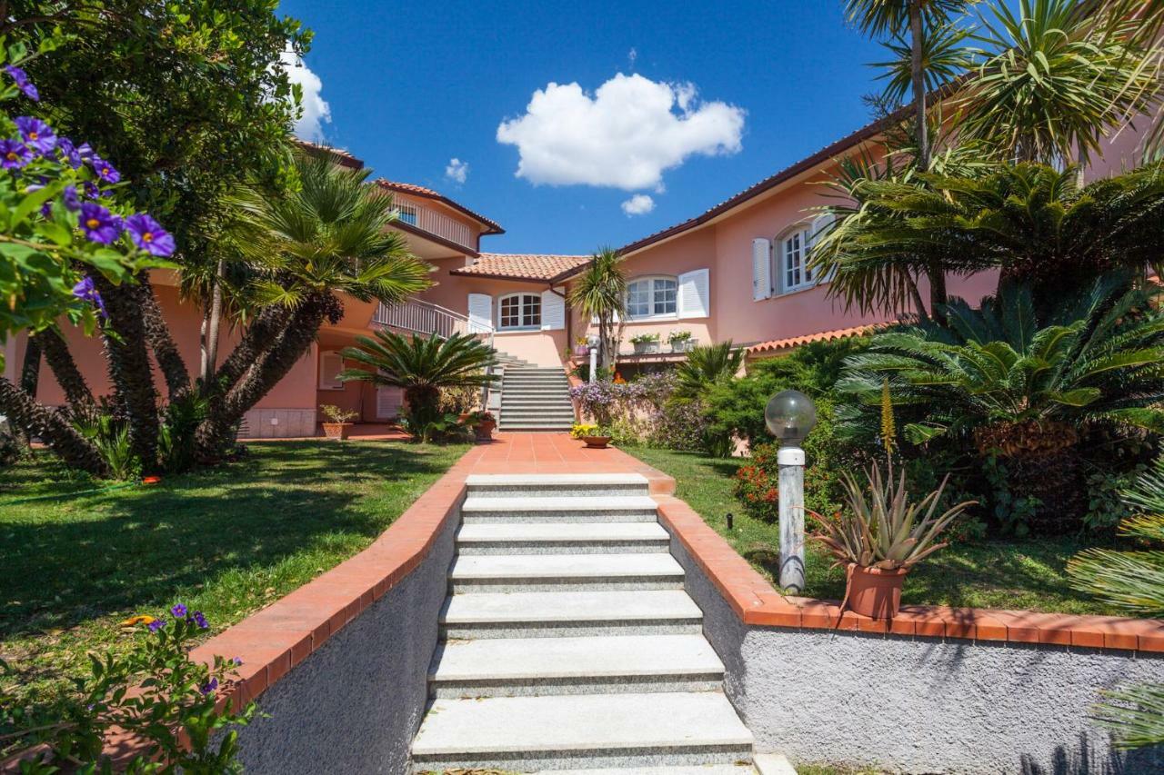 Tony Home Olbia Luaran gambar