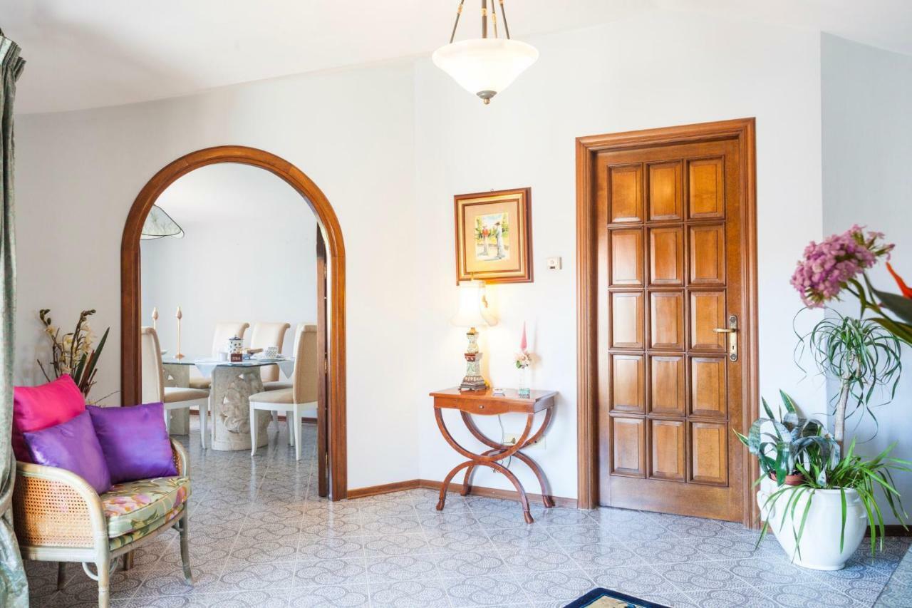 Tony Home Olbia Luaran gambar