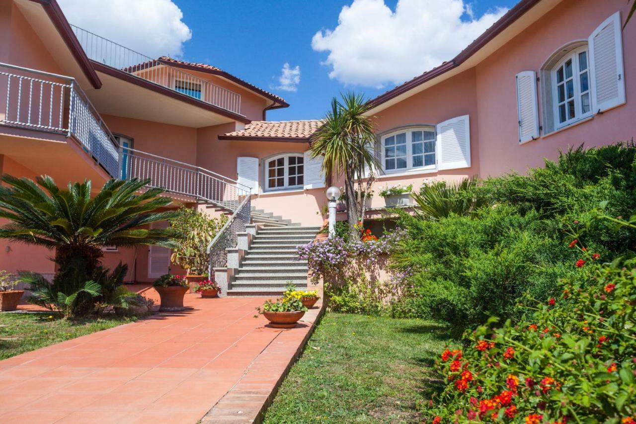 Tony Home Olbia Luaran gambar